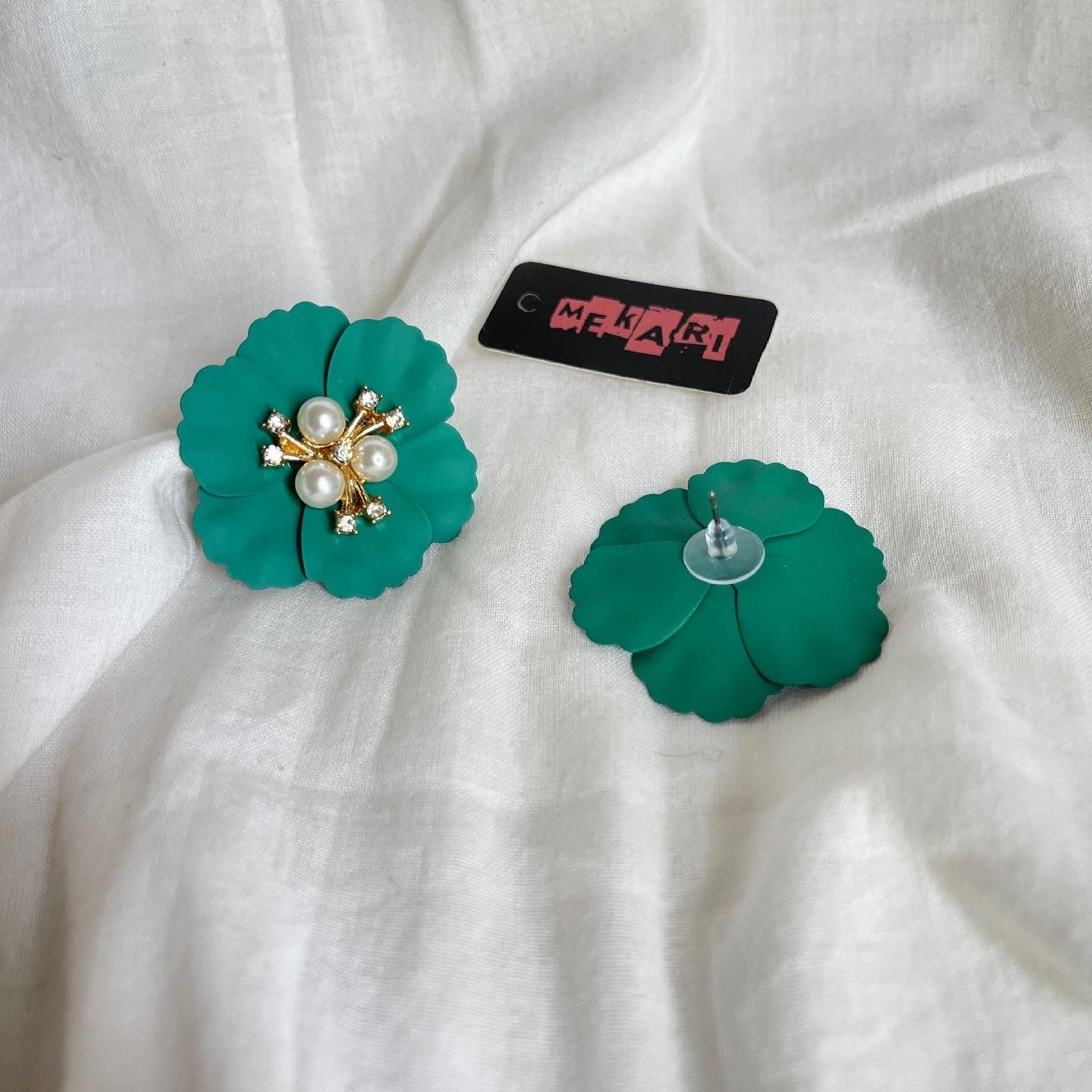 PEARL FLOWER STUD