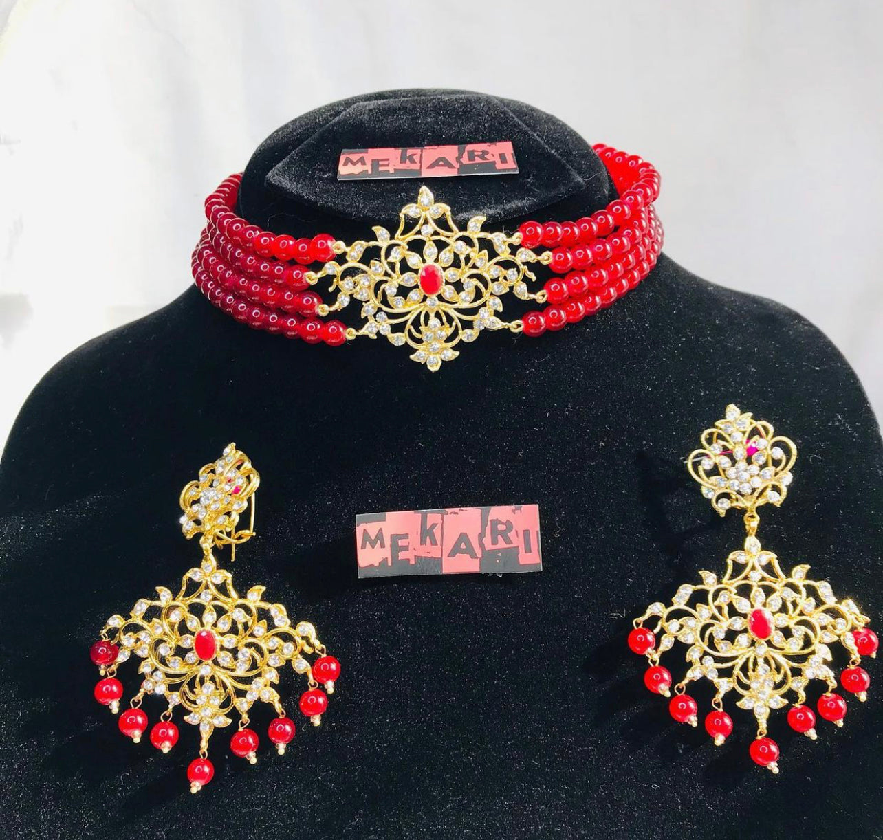 UROOSA CHOKER SET.