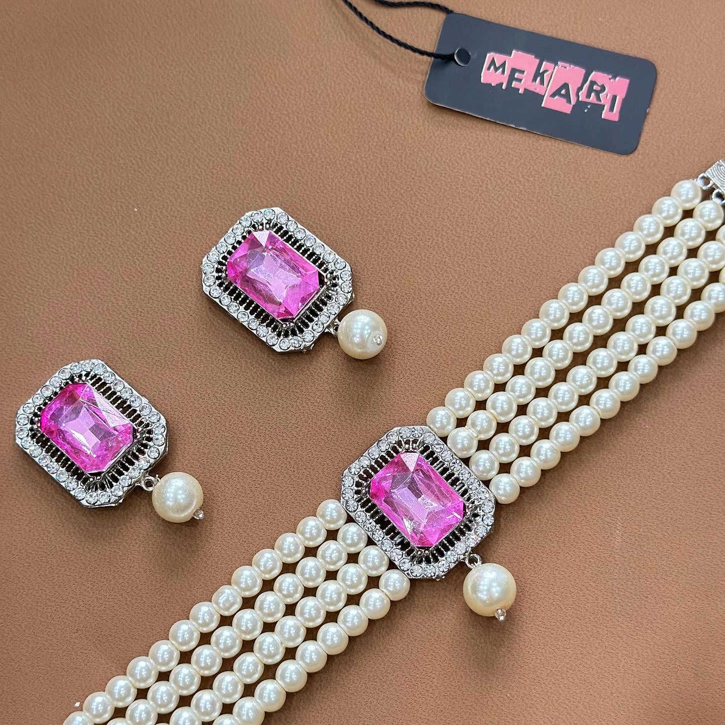 Holographic Choker