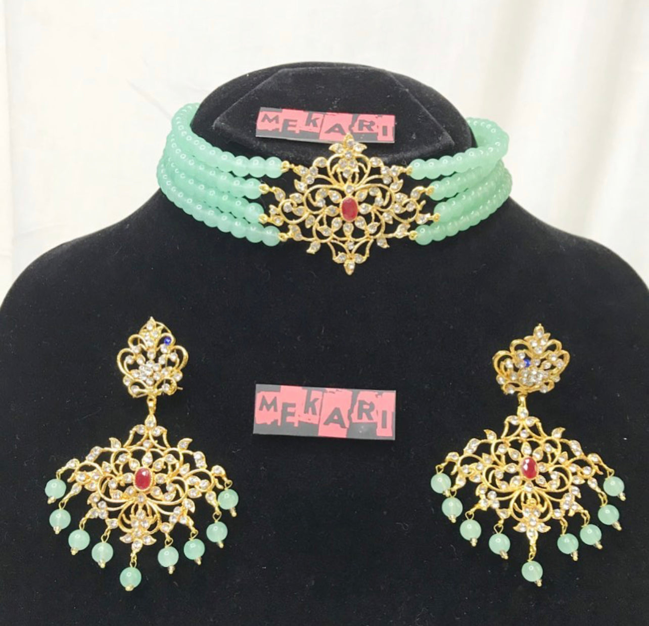 UROOSA CHOKER SET.