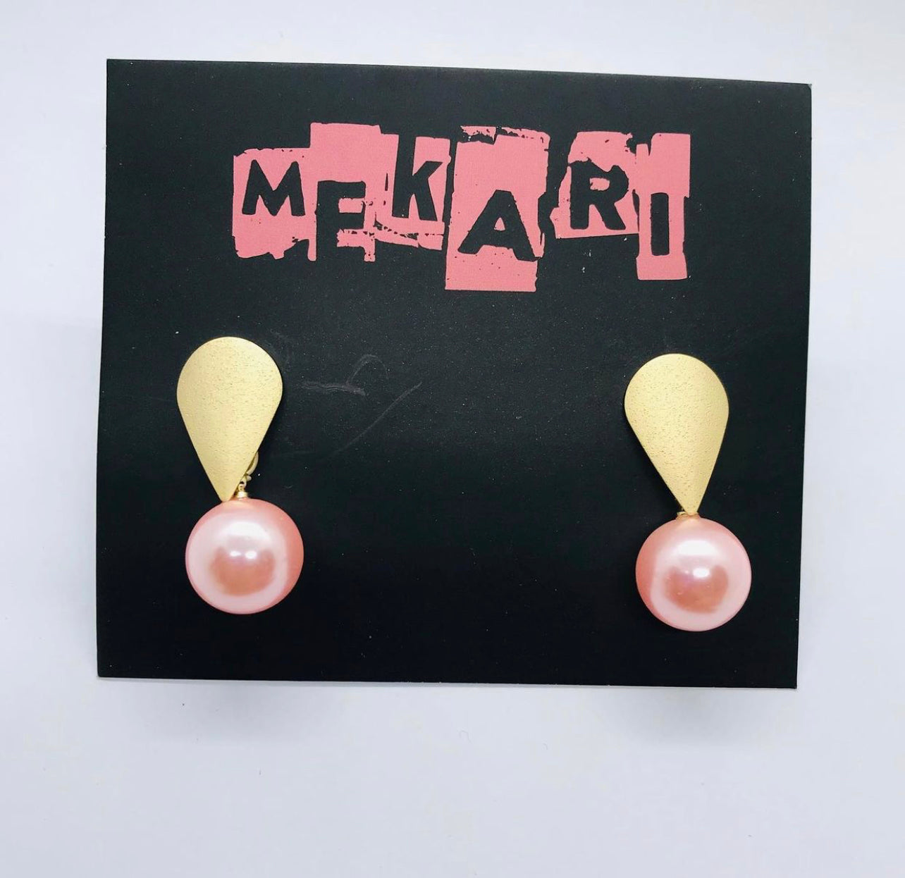 PACK OF PEARL STUDS