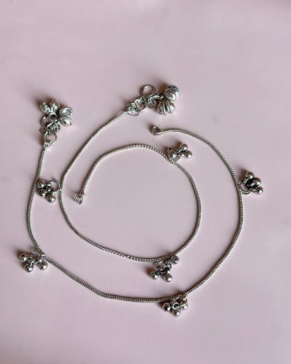 Tri Ghungru Payal