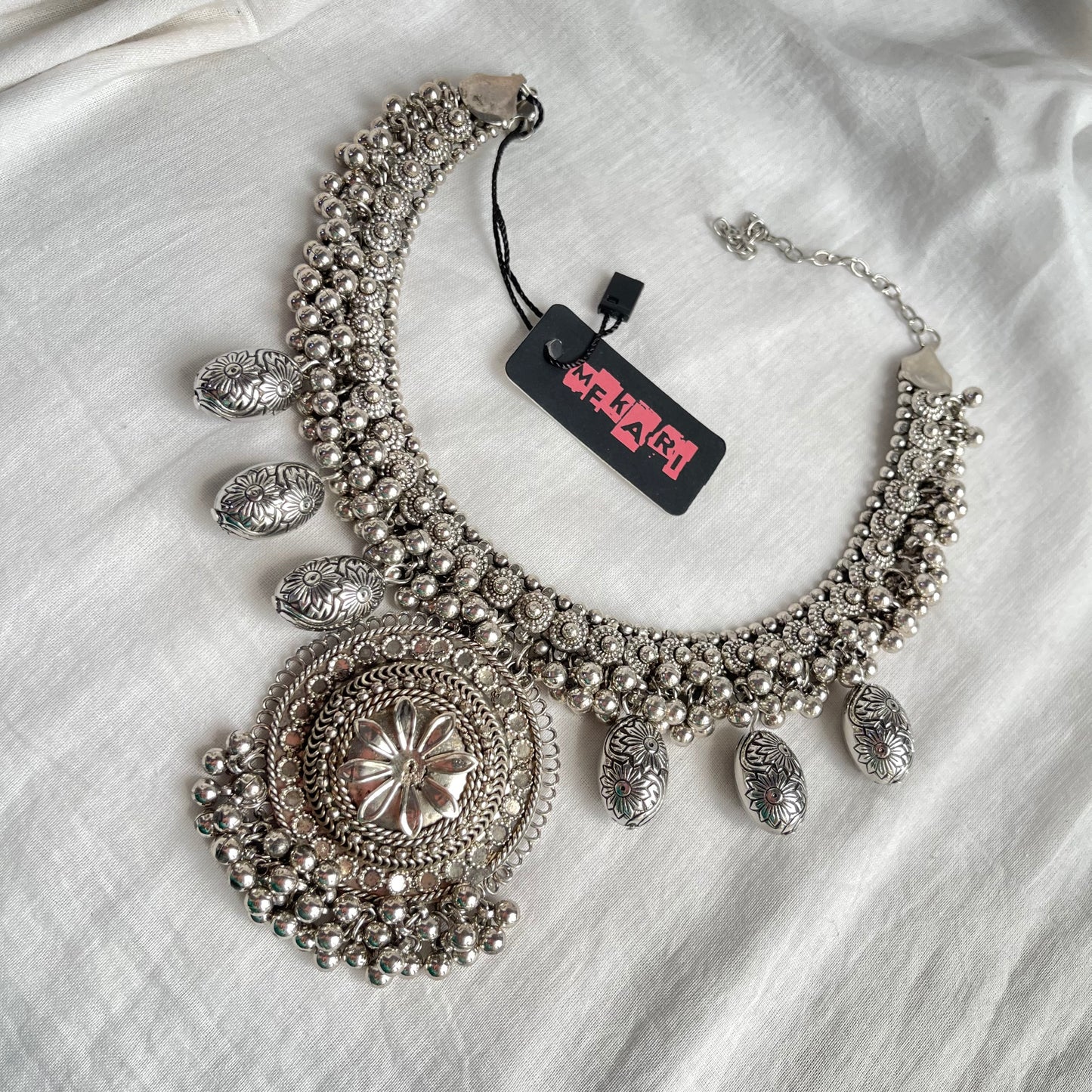 SILVER  CIRCULAR HUNT NECKLACE